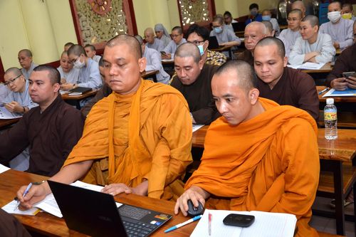 Ban Trị sự GHPGVN quận Bình Thạnh tập huấn về hành chánh điện tử cho Tăng Ni