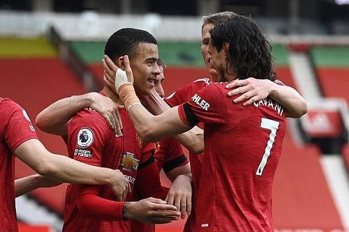 Đè bẹp Burnley, Man Utd quyết bám đuổi Man City