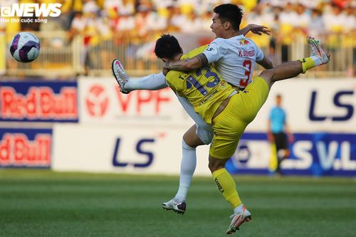 Tuyển Việt Nam 'chia đôi thi đấu', đại chiến HAGL vs Hà Nội FC căng như dây đàn