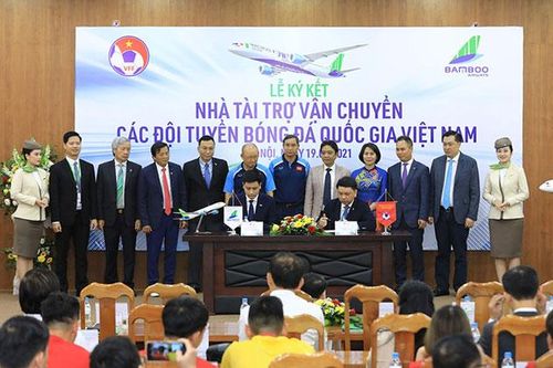 Hãng hàng không Bamboo Airways tài trợ bay cho các đội tuyển bóng đá quốc gia