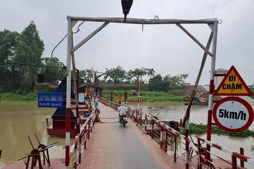 Sóc Sơn: Xã tự ý cho 'nhà đầu tư' xây cầu phao Lương Phúc, lập 'trạm BOT' thu tiền của dân