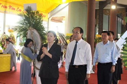 Phó Chủ tịch Trương Thị Ngọc Ánh viếng Trưởng lão Hòa thượng Thích Thiện Duyên