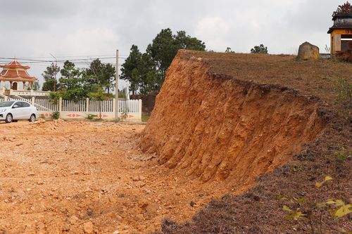 UBND xã vi phạm pháp luật khi tùy tiện phá đồi, khai thác đất