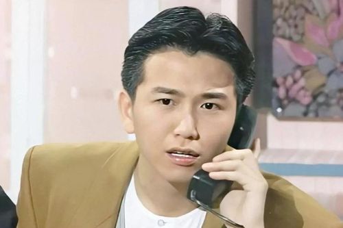Tài tử Ôn Triệu Luân quảng bá mặt hàng dành cho phụ nữ