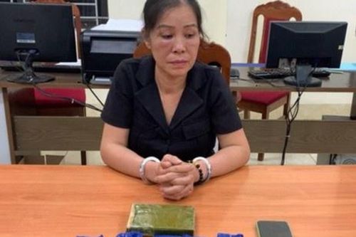 Người phụ nữ mua một bánh heroin, 1.000 viên ma túy về bán kiếm lời