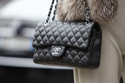 Giá túi Chanel, Louis Vuitton tăng mạnh trong mùa dịch Covid-19