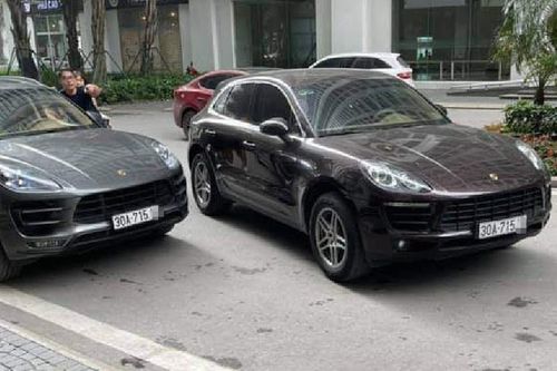 Một trong 2 xe Porsche cùng biển số bị đục số khung, số máy