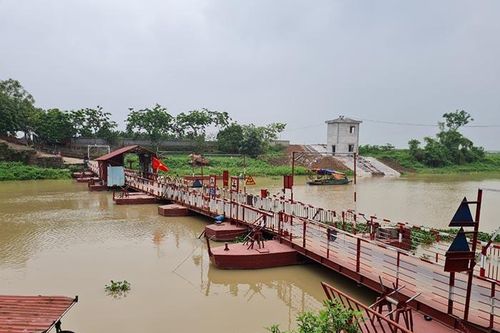 Tại xã Việt Long, huyện Sóc Sơn: Người dân mong mỏi một cây cầu vững chắc