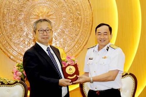 Chuẩn Đô đốc Trần Thanh Nghiêm tiếp Đại sứ Nhật Bản