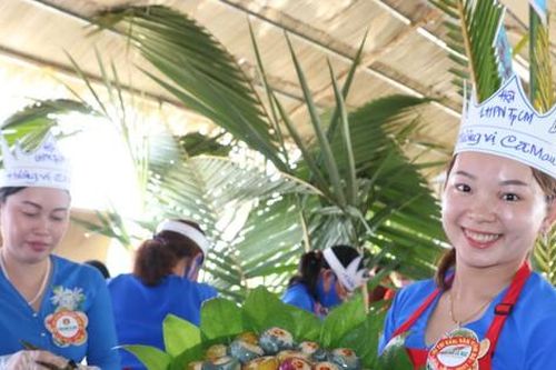 Nhiều nghệ nhân tham gia Ngày hội bánh dân gian Nam bộ
