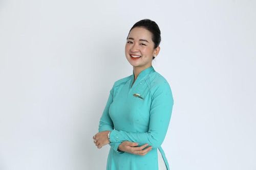 Nữ tiếp viên hàng không 'vịt hóa thiên nga' nhờ giảm cân ngoạn mục