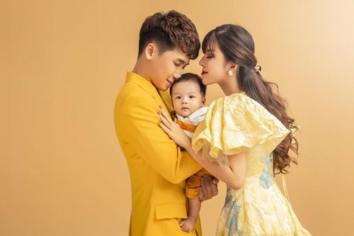 Ngắm gu thời trang 'chanh sả' của vợ hot girl vlogger Huy Cung