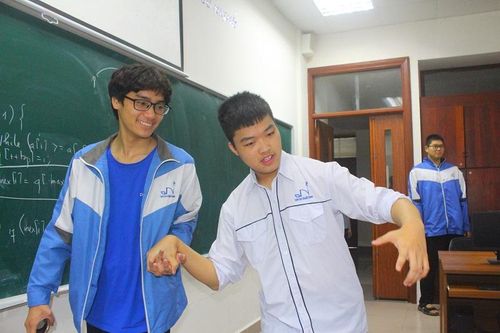 'Thuận khuyết tật' tranh tài Olympic Tin học Châu Á