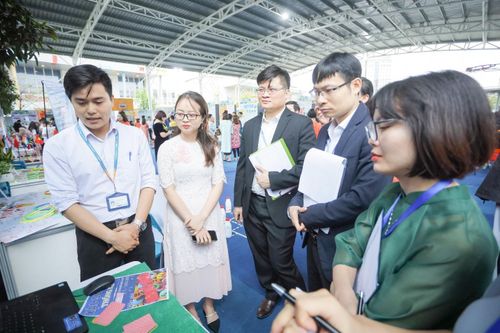 Công nghệ thông tin - 'kiến trúc sư' mở rộng không gian lớp học