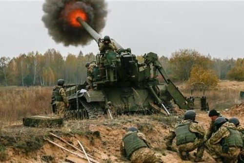 Miền Đông Ukraine: Nga ồ ạt kéo quân đến biên giới, Ukraine không 'kém miếng', cho quân pháo kích tiền tuyến