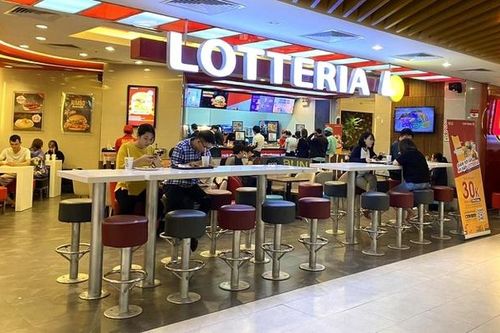 Không rút khỏi Việt Nam, Lotteria và các chuỗi gà rán đã kinh doanh thế nào?