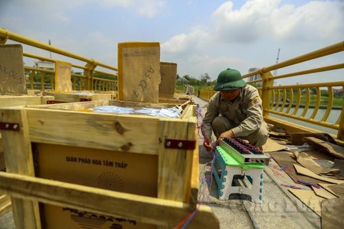 Cận cảnh trận địa pháo hoa sẵn sàng cho lễ Giỗ tổ Hùng Vương