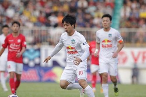Tam giác huyền ảo bầu Đức-Công Phượng, Xuân Trường-Kiatisuk đốt nóng HAGL ở LS V-League
