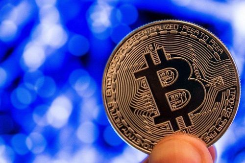 Giá Bitcoin lao dốc mạnh