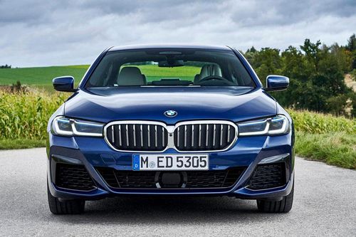 BMW 5 Series 2021 vừa ra mắt tại Việt Nam có ưu điểm gì để 'đấu' với Mercedes-Benz E-Class?
