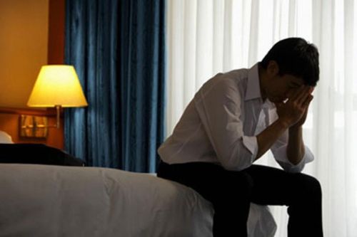 Chê vợ mập, quý ông 'yếu xìu' mỗi khi lâm trận