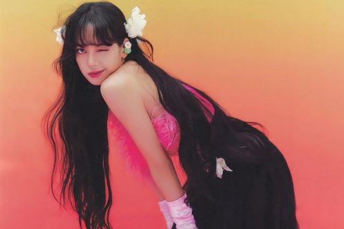 Tiếp tục lộ thông tin Lisa (BlackPink) debut solo vào tháng 6, YG nói gì?