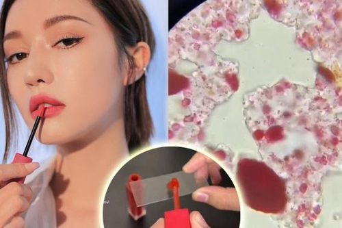 Dưới kính hiển vi, có bao giờ bạn thắc mắc son môi mình tô chứa những thứ gì?