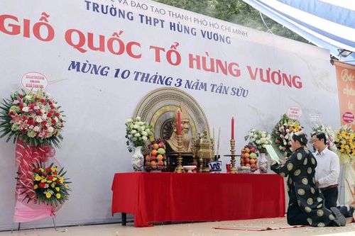 Lễ Giỗ Tổ thiêng liêng và xúc động ở ngôi trường mang tên Hùng Vương