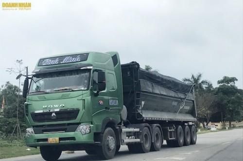 Xe tải 'đại náo' nhiều tuyến đường ở Hà Tĩnh: CSGT huyện 'bận' tăng cường làm thẻ căn cước?