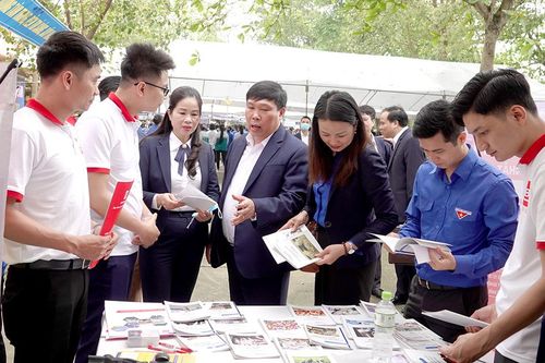 Khắc phục khó khăn, tạo việc làm cho người lao động