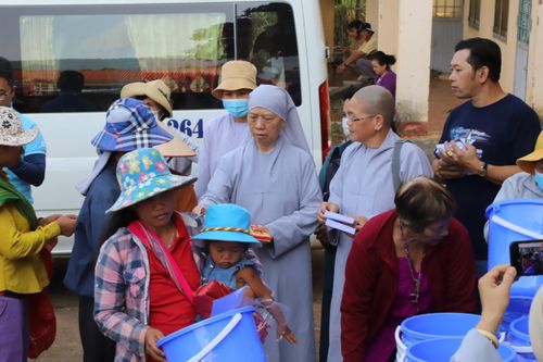 Tặng 600 phần quà đến đồng bào dân tộc tỉnh Kon Tum