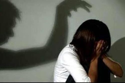 Bắt gã cha dượng đồi bại, nhiều lần xâm hại con riêng của vợ