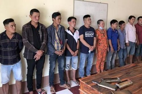 Long An: Khởi tố 10 đối tượng tổ chức cho người khác xuất cảnh trái phép
