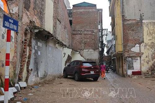 Nhiều vi phạm trật tự đô thị tại ngõ Chùa Liên Phái