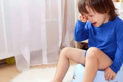 Mới 2 tuổi đã bị cắt 27cm đại tràng: Chuyên gia cảnh báo dấu hiệu trẻ táo bón cần can thiệp sớm