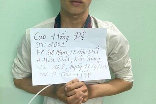 Thanh niên đua xe bị cảnh sát 'dởm' cướp xe máy
