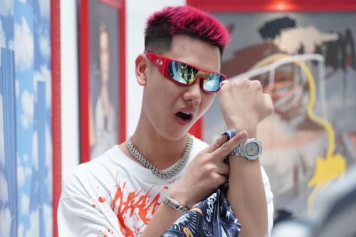 Giới trẻ Hà Nội diện giày, phụ kiện gì khi thi Rap Việt?
