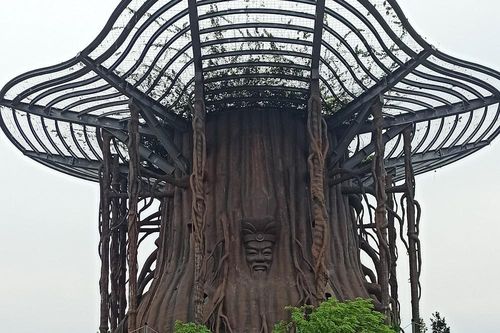 Cây Đa Hồn Việt, nơi tưởng niệm Vua Hùng ở Bình Dương