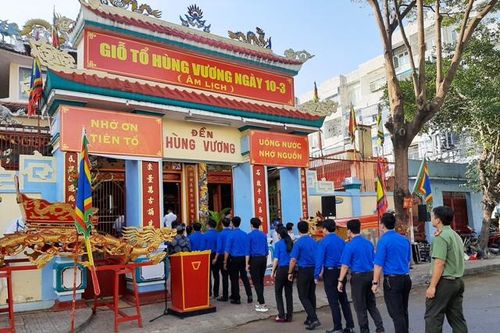 Dâng hương tưởng nhớ các Vua Hùng tại Khánh Hòa