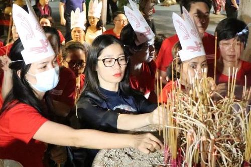 Mâm cơm trong ngày giỗ Tổ Hùng Vương