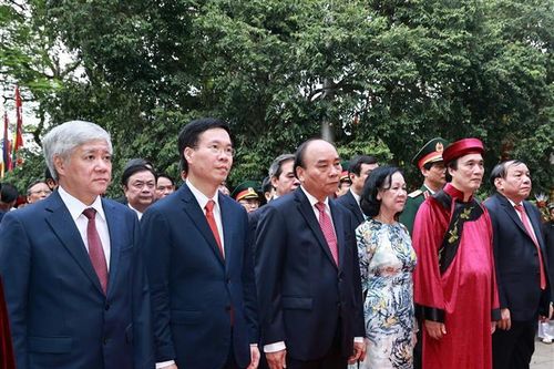 Chủ tịch nước dâng hương tưởng nhớ các vua Hùng