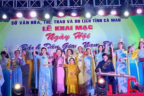 'Cháy hàng' Ngày hội bánh dân gian ở Cà Mau