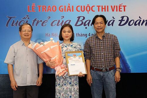 Trao giải Cuộc thi viết 'Tuổi trẻ của bạn và Đoàn'