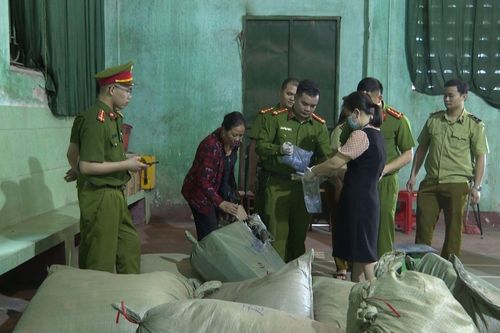 Thu giữ gần 1 tấn nguyên liệu thuốc bắc không rõ nguồn gốc