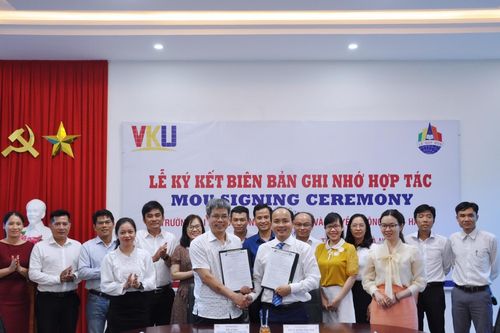 Lần đầu ký kết hợp tác giữa đại học chuyên ngành với trường trung học phổ thông chuyên ở Đà Nẵng