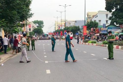 Va vào nữ sinh đi bộ qua đường, người chạy xe máy tử vong tại chỗ