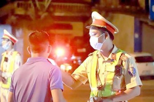 Đi lại bị chèn ép dịp 30/4-1/5, người dân gọi ai?