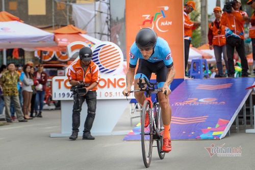 Giải xe đạp TH TPHCM 2021: Loic Desriac 'xé' áo vàng