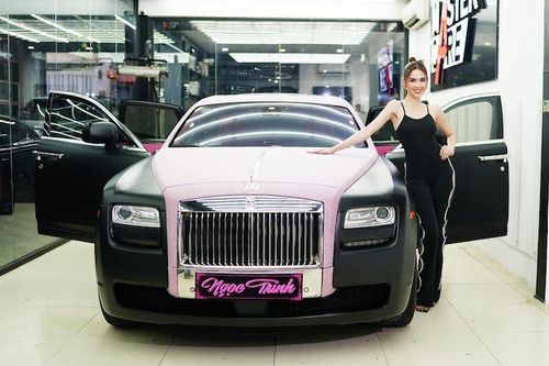 Ngọc Trinh tậu Rolls-Royce Ghost, bỏ thêm 2 tỷ đồng độ Black Pink