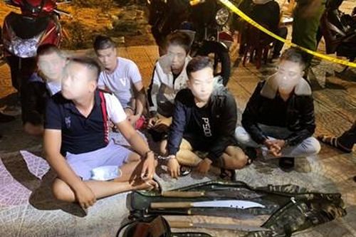 Nhóm thanh niên xách mã tấu đi chém người gặp tổ công tác 911
